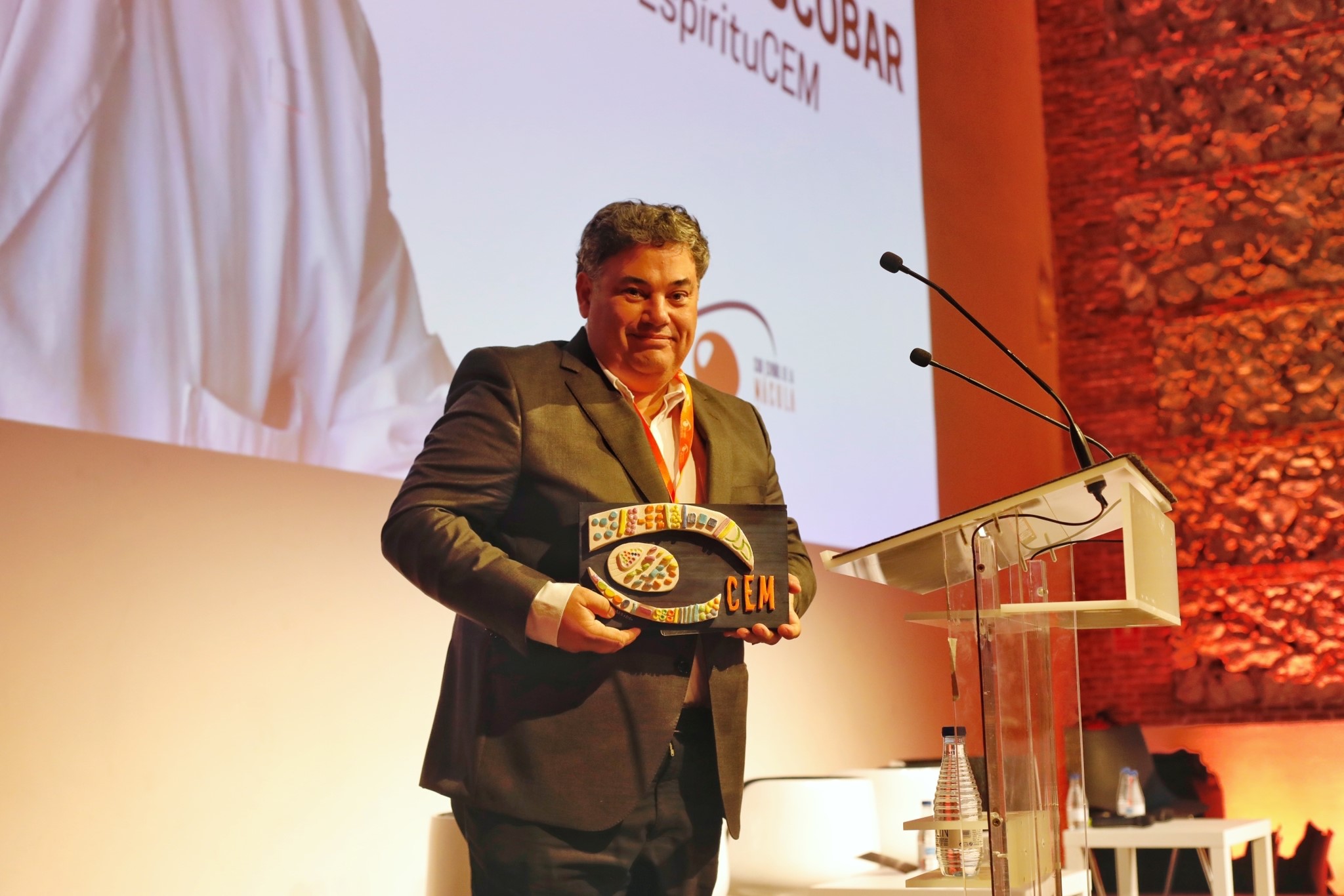 Josep Joan Escobar galardonado con el premio de honor 2023 del Club de la Mácula